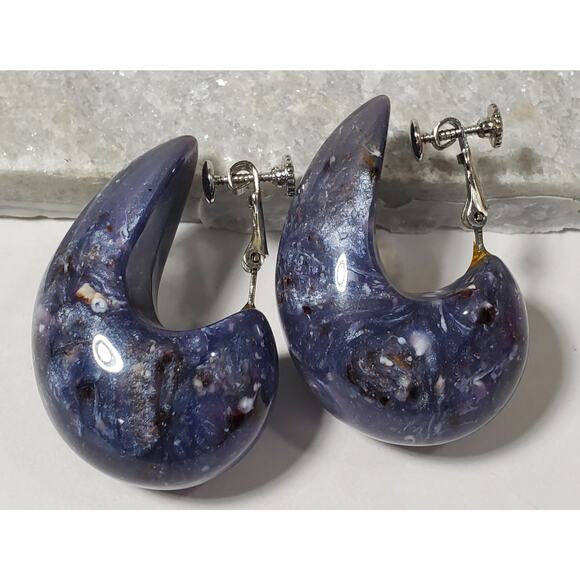 Vintage Les Bernard Blue Plastic J Hoop Screw Back Clip Earrings - Picture 2 of 3